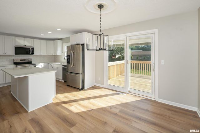 5306 16th Ave Avenue, Moline, IL 61265