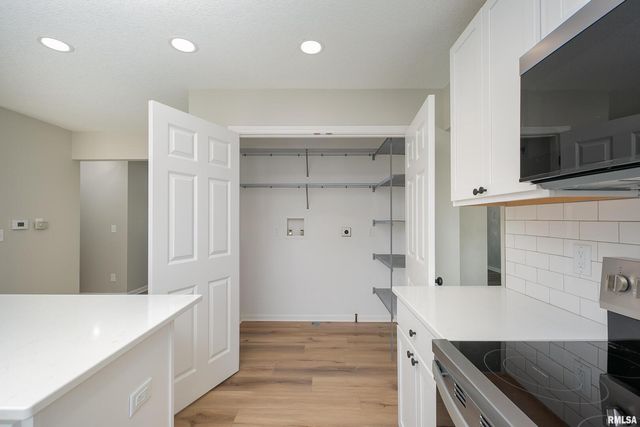 5306 16th Ave Avenue, Moline, IL 61265