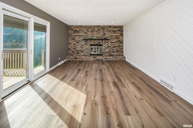 5306 16th Ave Avenue, Moline, IL 61265