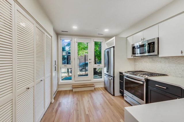 20 W 15th Street B, Chicago, IL 60605