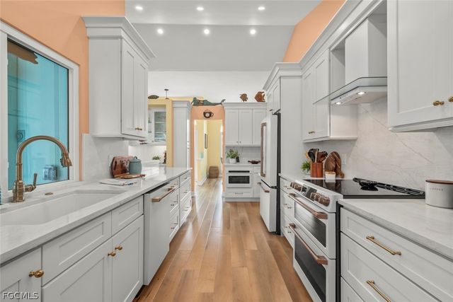 1238 Par View DR, Sanibel, FL 33957