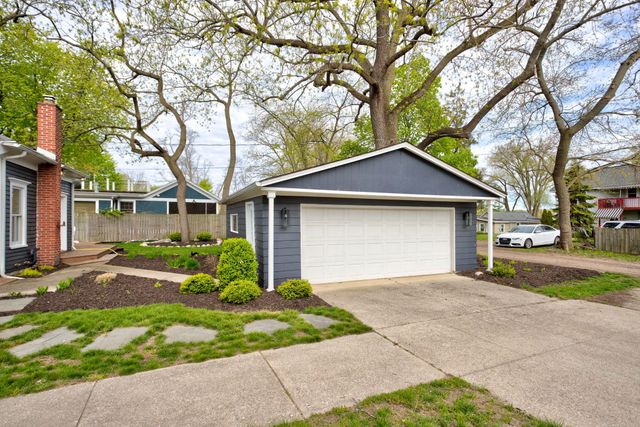 118 S Spring Street, Douglas Vllg, MI 49406