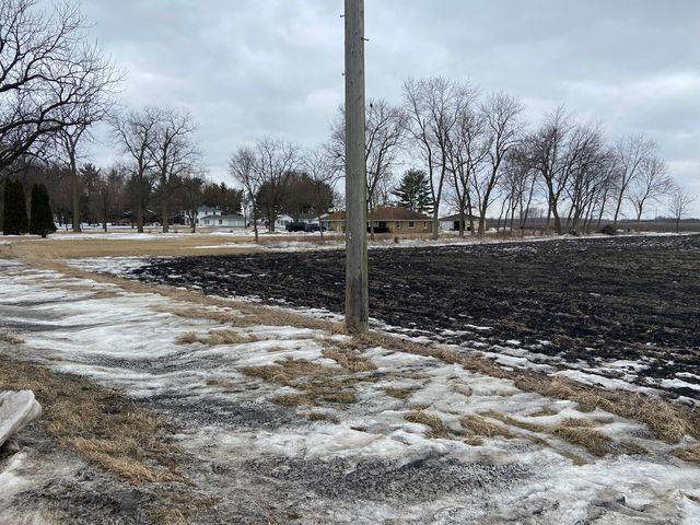 28200 S Lagrange Highway, Peotone, IL 60468