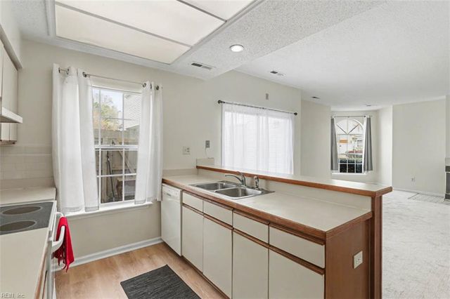4658 Georgetown PL, Virginia Beach, VA 23455