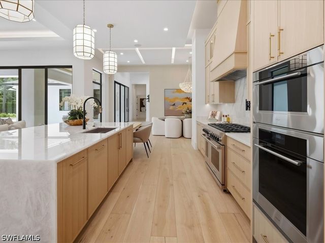 500 Ridge DR, Naples, FL 34108