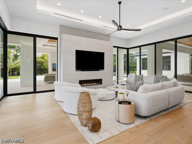 500 Ridge DR, Naples, FL 34108