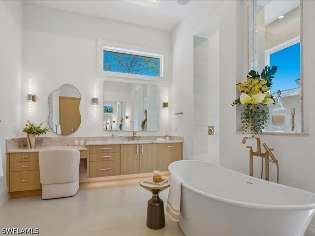 500 Ridge DR, Naples, FL 34108