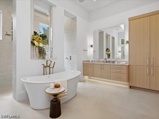 500 Ridge DR, Naples, FL 34108