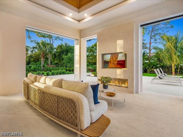 500 Ridge DR, Naples, FL 34108