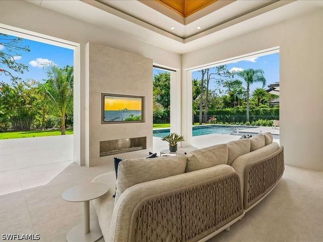 500 Ridge DR, Naples, FL 34108