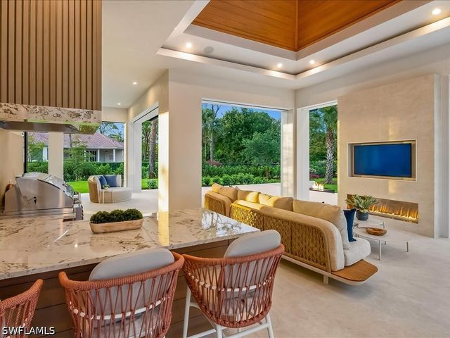 500 Ridge DR, Naples, FL 34108