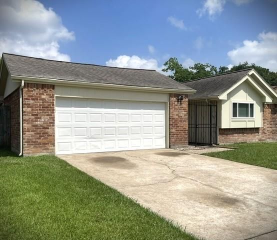 15523 Pensgate Street, Houston, TX 77062