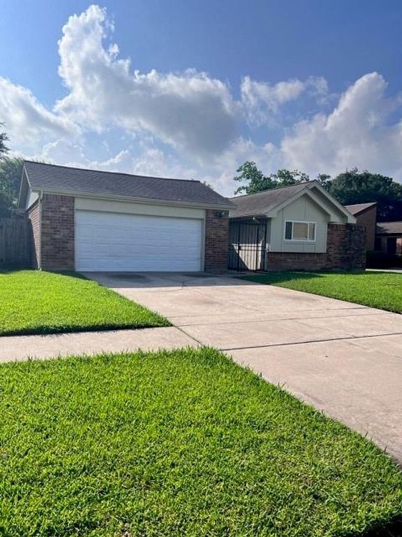 15523 Pensgate Street, Houston, TX 77062