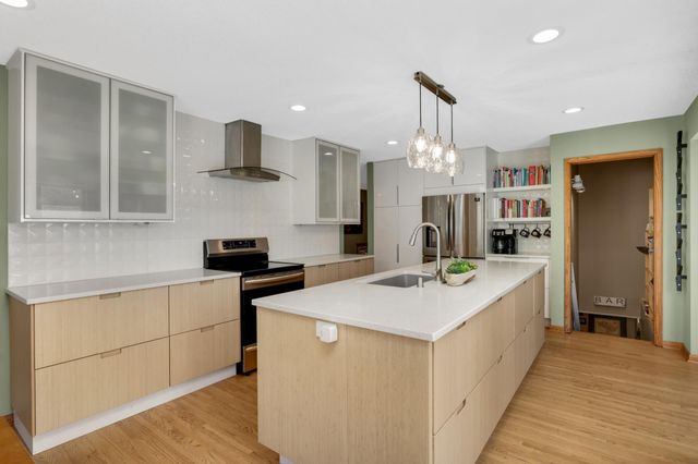 2955 Regent Avenue N, Golden Valley, MN 55422