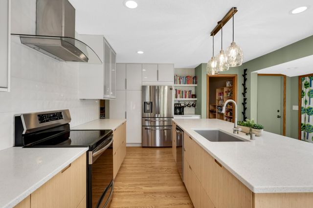 2955 Regent Avenue N, Golden Valley, MN 55422