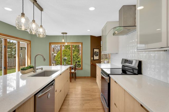 2955 Regent Avenue N, Golden Valley, MN 55422