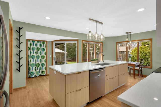 2955 Regent Avenue N, Golden Valley, MN 55422