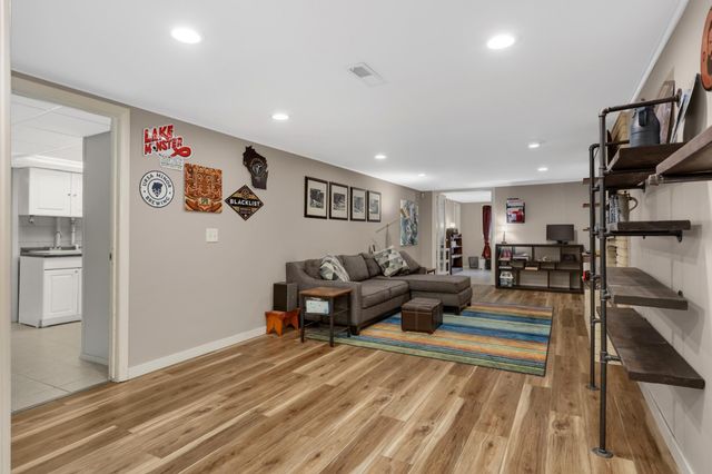 2955 Regent Avenue N, Golden Valley, MN 55422