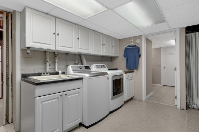 2955 Regent Avenue N, Golden Valley, MN 55422