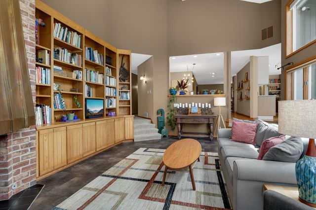 2955 Regent Avenue N, Golden Valley, MN 55422