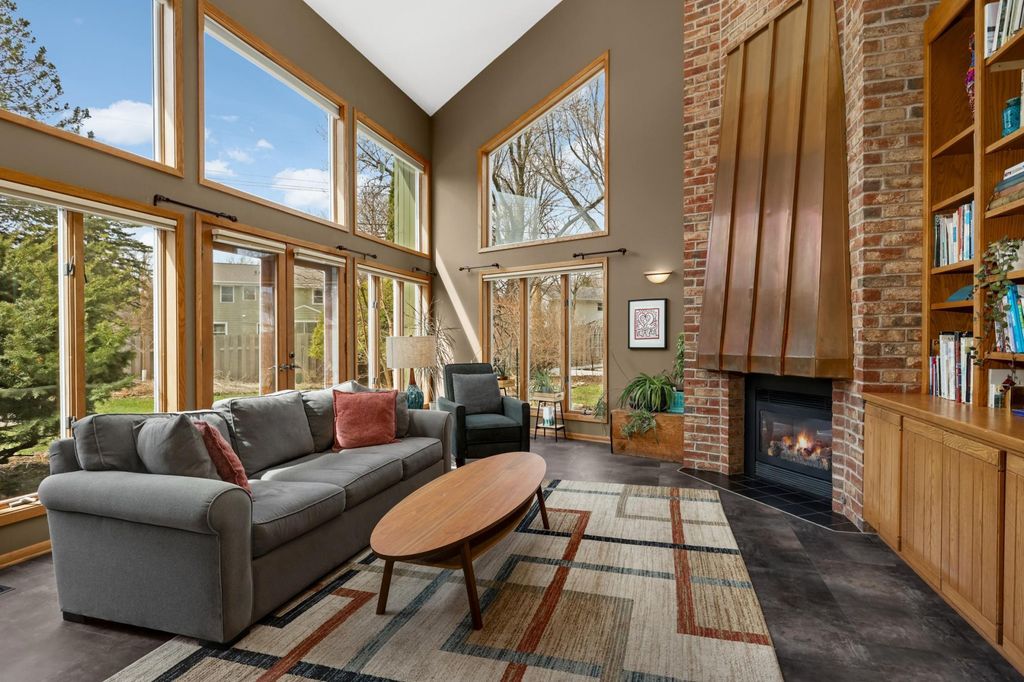 2955 Regent Avenue N, Golden Valley, MN 55422