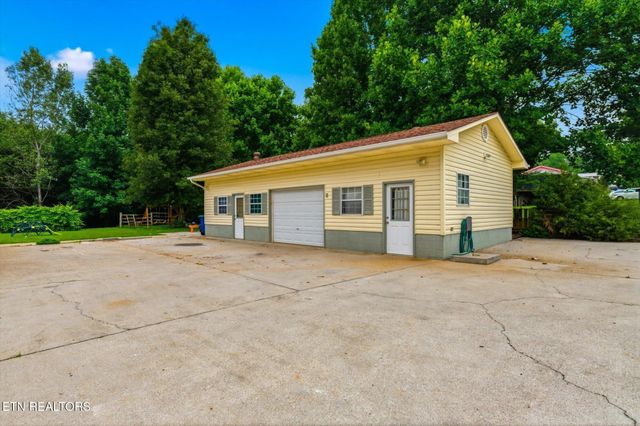 301 Wayman Rd, Madisonville, TN 37354