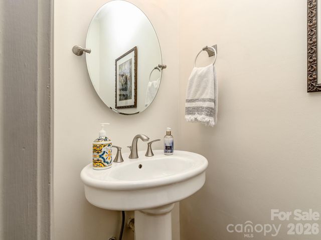 223 N Brackenbury Lane, Charlotte, NC 28270