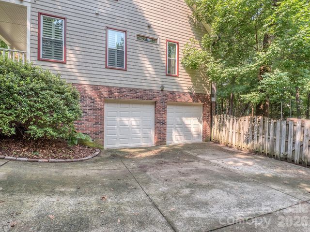 223 N Brackenbury Lane, Charlotte, NC 28270