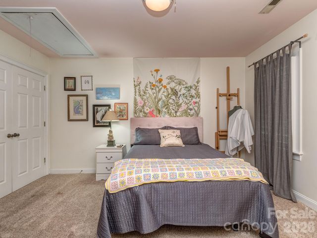 223 N Brackenbury Lane, Charlotte, NC 28270