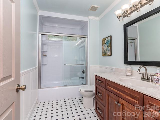223 N Brackenbury Lane, Charlotte, NC 28270