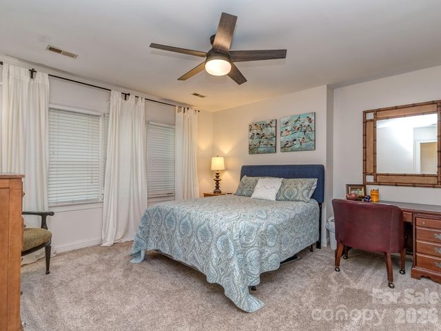 223 N Brackenbury Lane, Charlotte, NC 28270