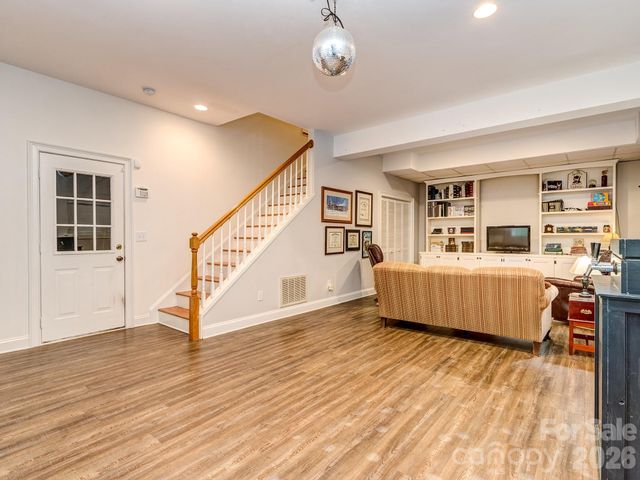 223 N Brackenbury Lane, Charlotte, NC 28270