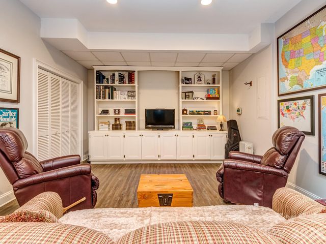 223 N Brackenbury Lane, Charlotte, NC 28270