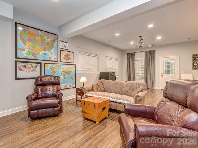 223 N Brackenbury Lane, Charlotte, NC 28270
