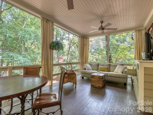 223 N Brackenbury Lane, Charlotte, NC 28270