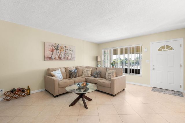 1971 SE 5th Court 203, Pompano Beach, FL 33060