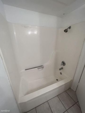 3458 Willowrun DR B, Austin, TX 78704