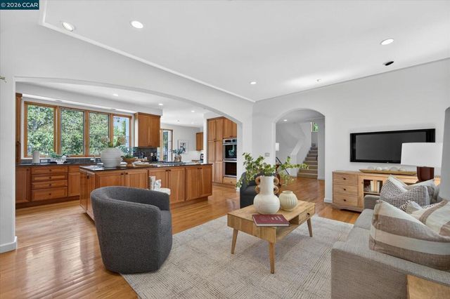 21 Live Oak Rd, Berkeley, CA 94705