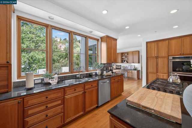 21 Live Oak Rd, Berkeley, CA 94705