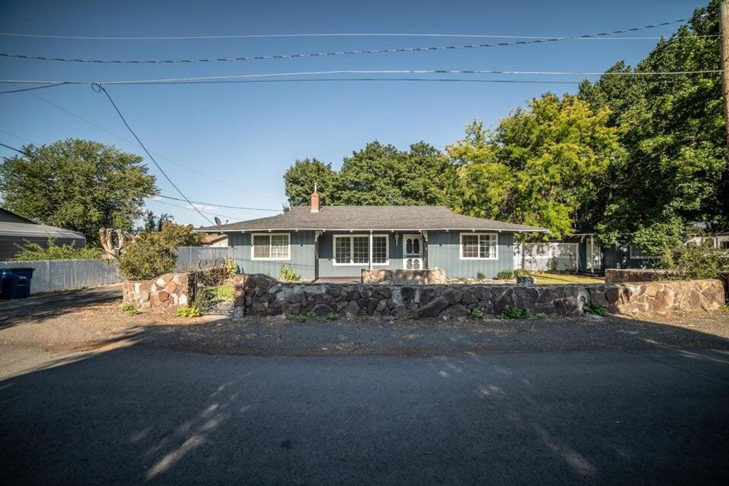 156 NE Spruce Lane, Prineville, OR 97754