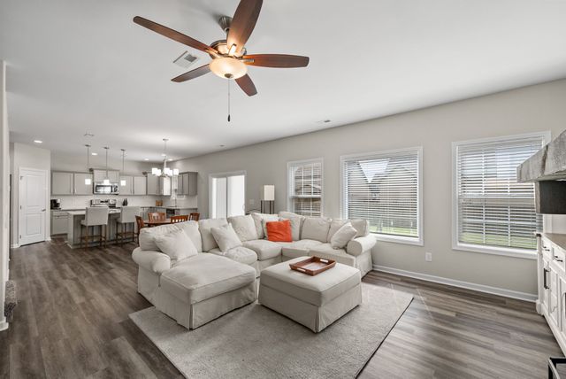 1429 Kingbird Dr, Clarksville, TN 37040