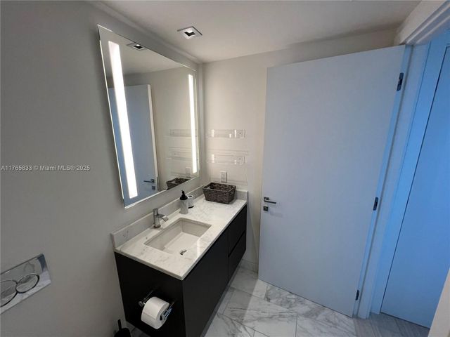 1451 Brickell Ave 2004, Miami, FL 33131