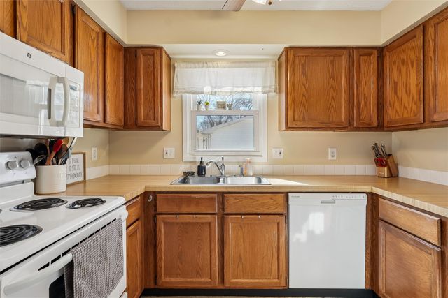 311 10th Avenue NW, Altoona, IA 50009