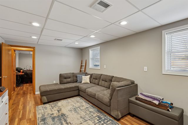 311 10th Avenue NW, Altoona, IA 50009