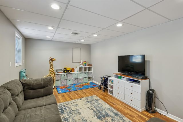 311 10th Avenue NW, Altoona, IA 50009