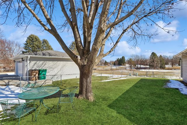 311 10th Avenue NW, Altoona, IA 50009