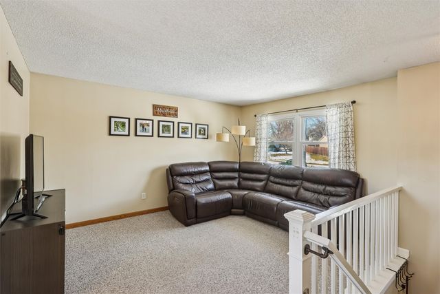 311 10th Avenue NW, Altoona, IA 50009