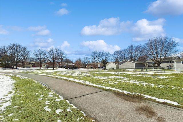 311 10th Avenue NW, Altoona, IA 50009