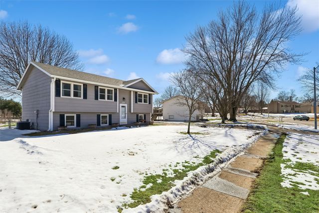 311 10th Avenue NW, Altoona, IA 50009