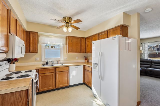 311 10th Avenue NW, Altoona, IA 50009